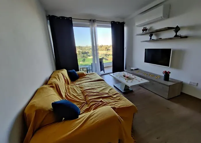 Luxurious 2 Bedroom Apartment With Country View